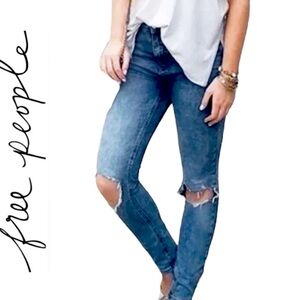 FREE PEOPLE➕Busted Knee Skinny Jeans